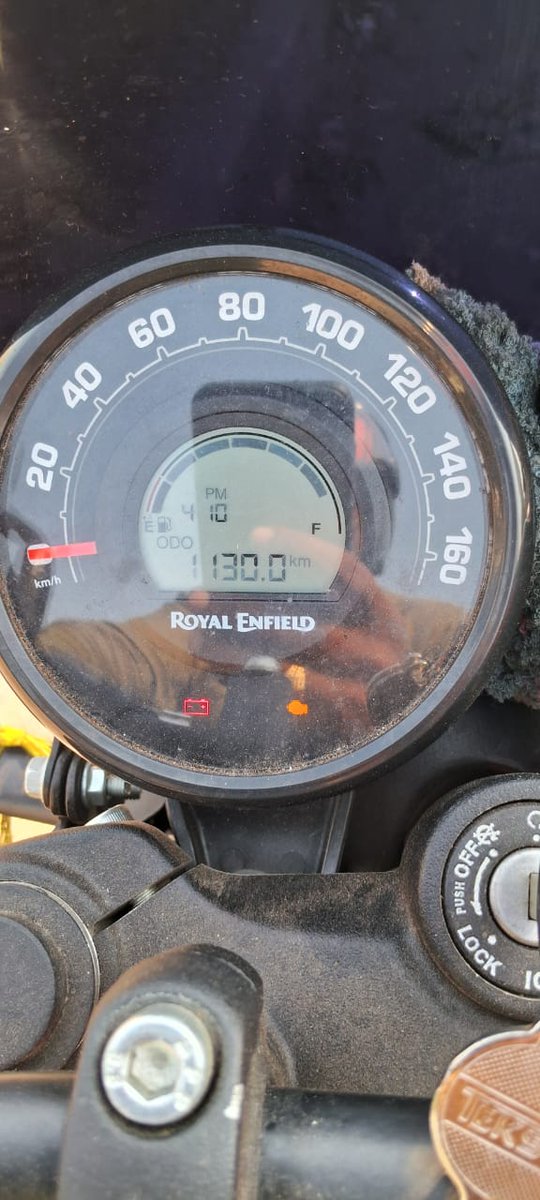 iamvickyvijay's tweet photo. @royalenfield My Royal Enfield Hunter 350 purchased on 14 January is suddenly switching off while riding. The battery warning light and engine warning light are also coming on. I have already taken the vehicle to the authorized service center 4 times for the same issue, https://t.co/wcmyS2sBtC