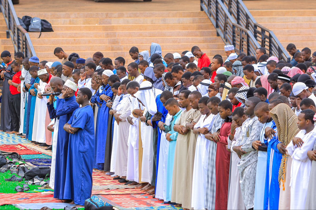 StMarysKitende tweet media