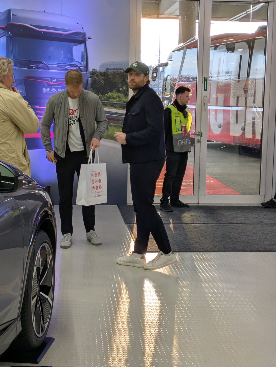 Julian Buhl tweet media