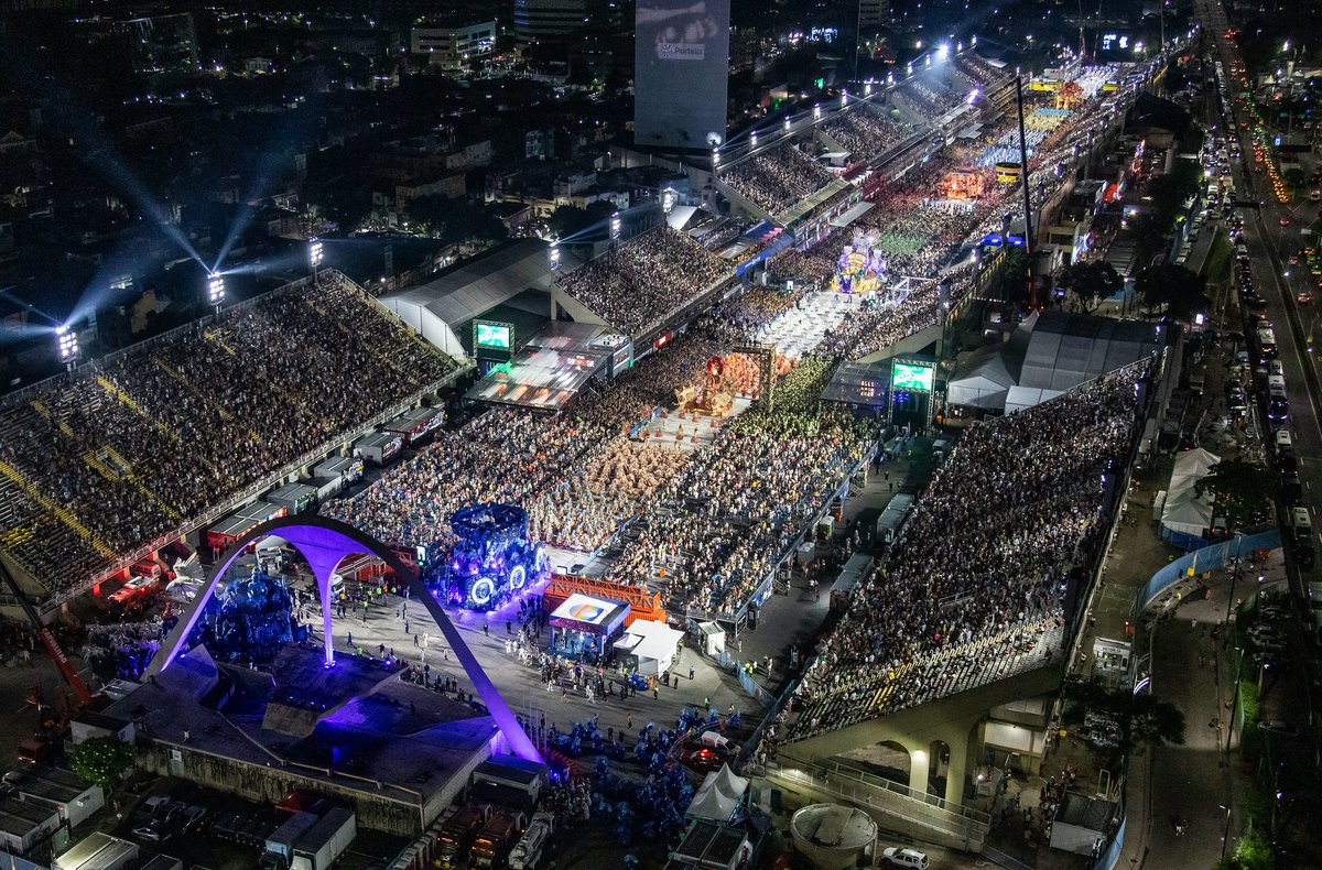 After being sworn as new Mayor of Rio, Eduardo Cavallieri says that in 2027 he would like to see the Grupo Especial of top Rio samba schools increase from 12 to 15, increasing the number of schools to five per night, just when four a night had seemed perfect number.