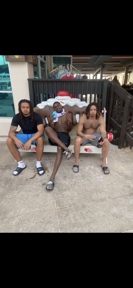 Adelyas Reaves tweet media