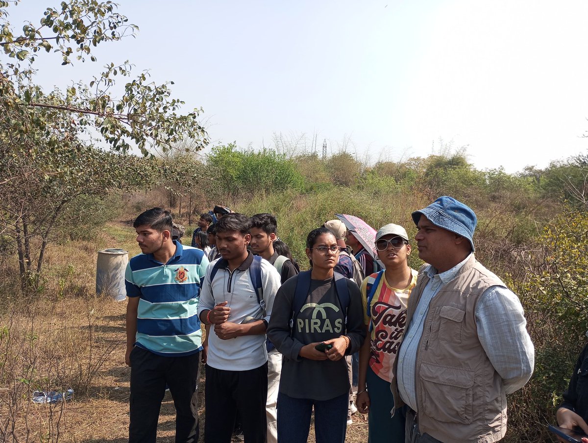 harithkram's tweet photo. On the occasion of the International Day of Forests, Harithkram chose to begin the day amidst the Aravalli forest of Tughlaqabad.
Lead by Dr. Vivek, Scientist, Tughlaqabad Biodiversity Park along with Mr. Ankur, Nature Education Officer. https://t.co/9OE3xhCtsm