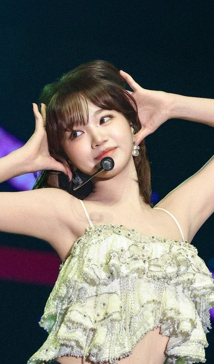 Chaewon Pics tweet media