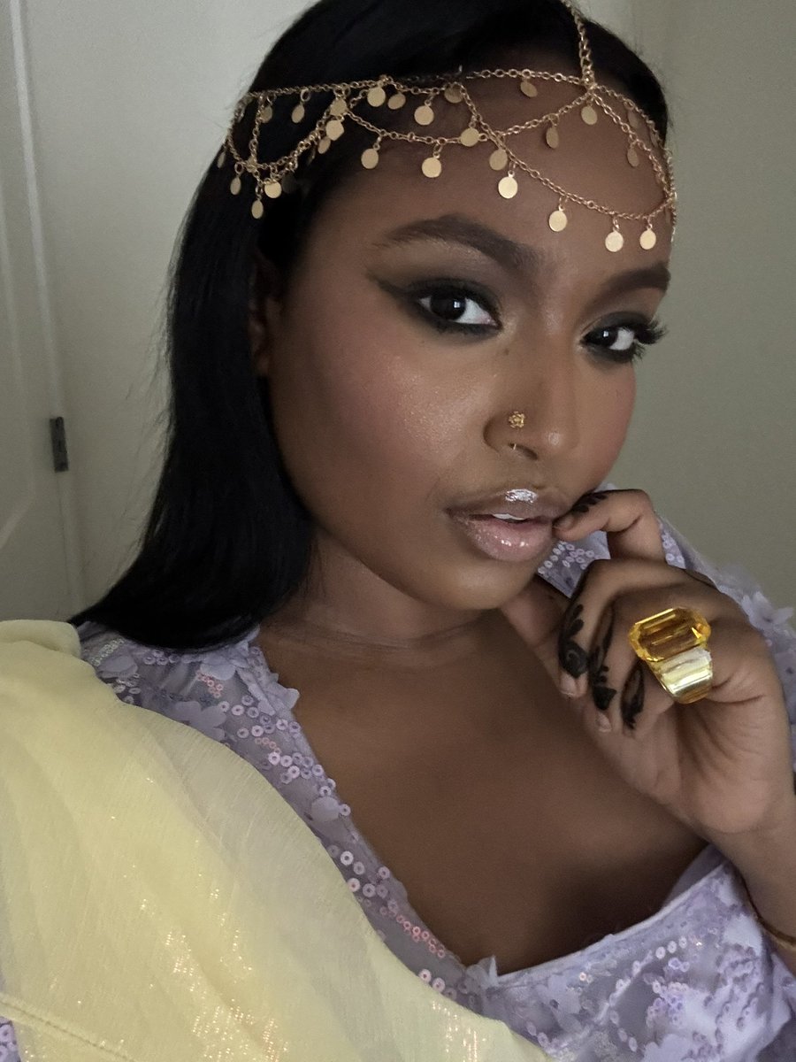 Zahuurina tweet media