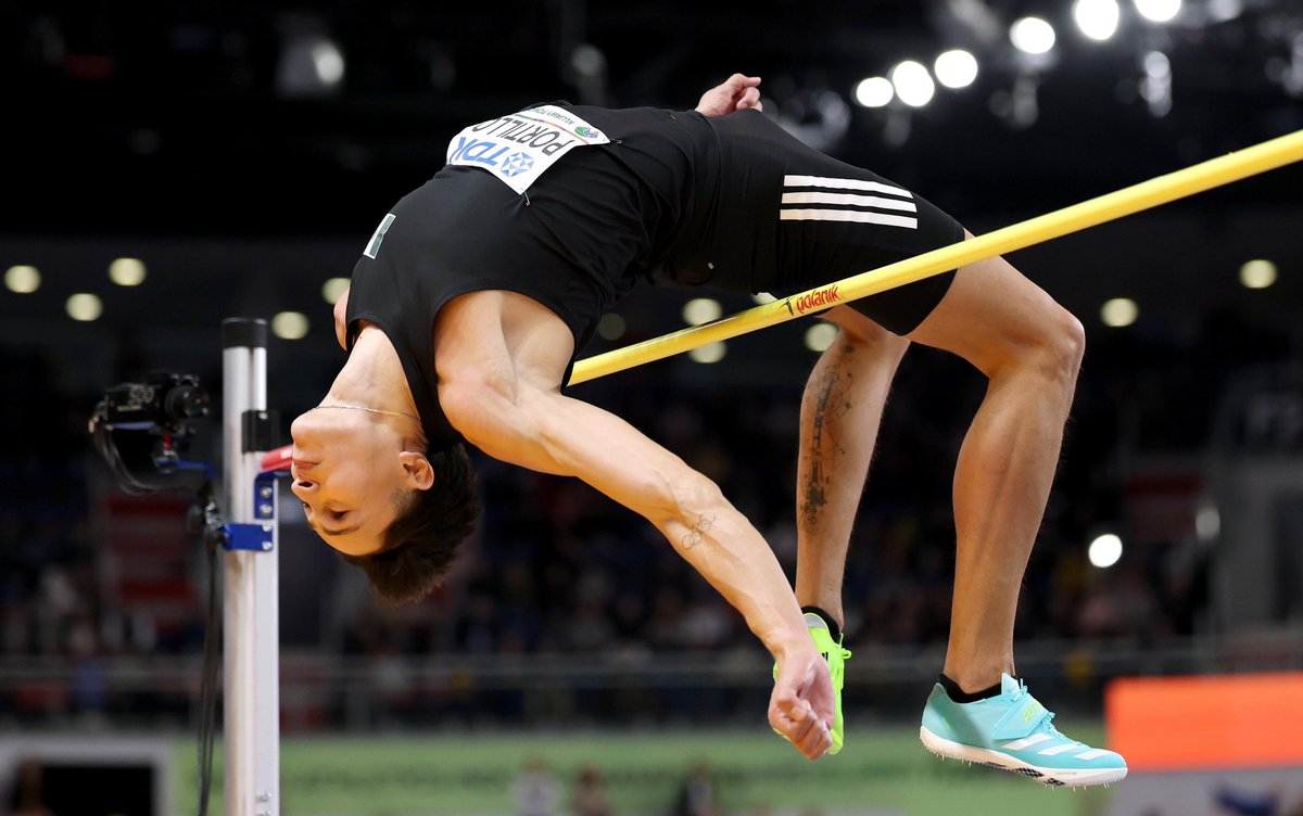 Trafico_Puebla's tweet photo. 👏🏻 ¡HACIENDO HISTORIA!
🇲🇽 Salto directo a la gloria para Erick Portillo.
Con una marca personal de 2.30 m, conquista la medalla de plata en el Mundial de Atletismo Indoor.

📌 Es la primera presea para México en esta competencia desde 1999 y la primera plata en la historia. ¡Orgullo nacional! 🥈

#ErickPortillo #México #Noticias