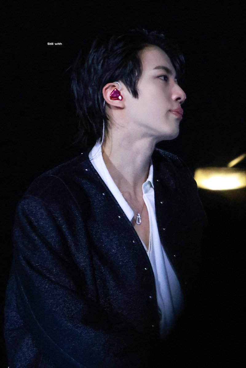 Still with tweet media