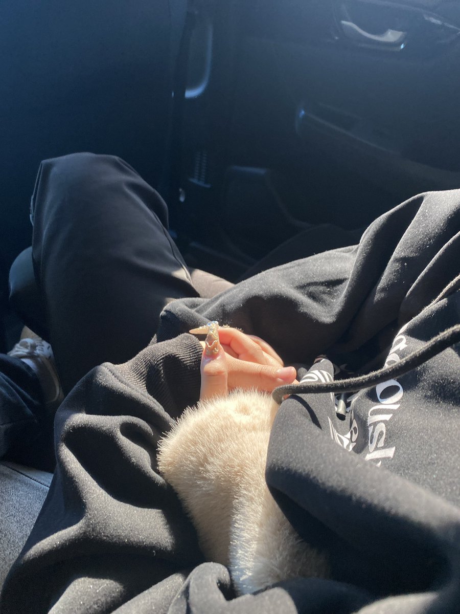 phoneix0o's tweet photo. 她是一个护士姐姐 我们两个在冬天的绿泡泡认识的 三个月就吃上了 很有力气！ https://t.co/yA0iDA32qB