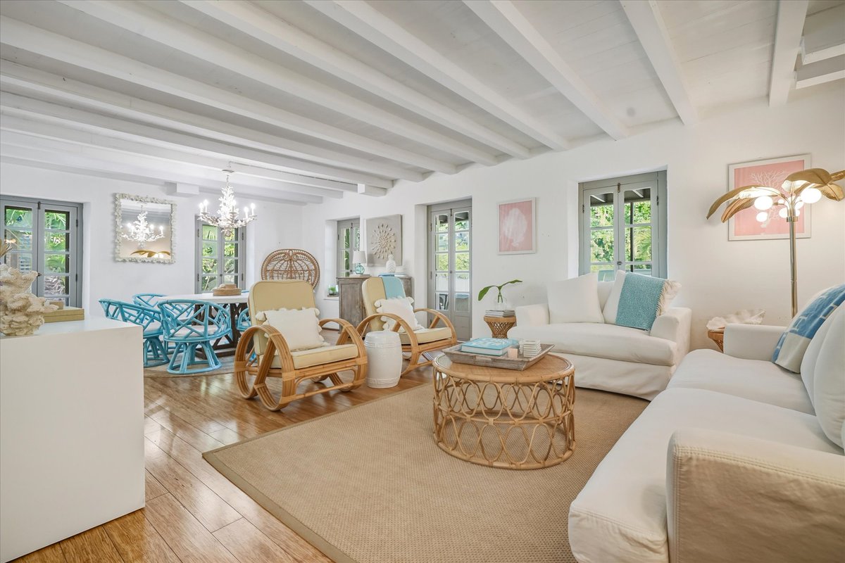 LuxuryRealEstate.com tweet media