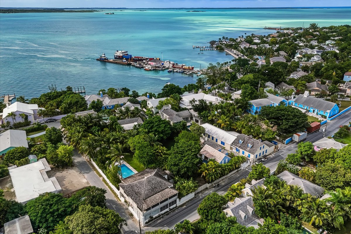 LuxuryRealEstate.com tweet media