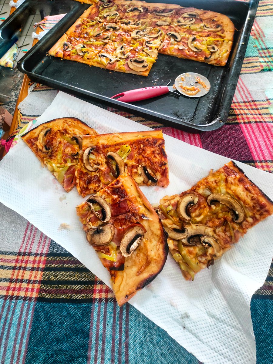 2013Georgiadis's tweet image. «Pizza al Taglio fatto in casa! 🇮🇹 Γιατί η απόλαυση κρύβεται στις πιο απλές, χειροποίητες γεύσεις. Τραγανή ζύμη, φρέσκα υλικά και... η δίαιτα ξεκινάει από Δευτέρα! 🍕✨🍄» 
#pizzaaltaglio #homemadeapizza  #pizzalover #homemade #pizzatime #πιτσα #σπιτικήπίτσα #πίτσαταψιού #σπέσιαλ