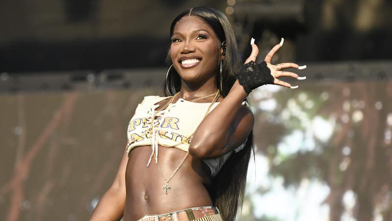 Track Anitta tweet media