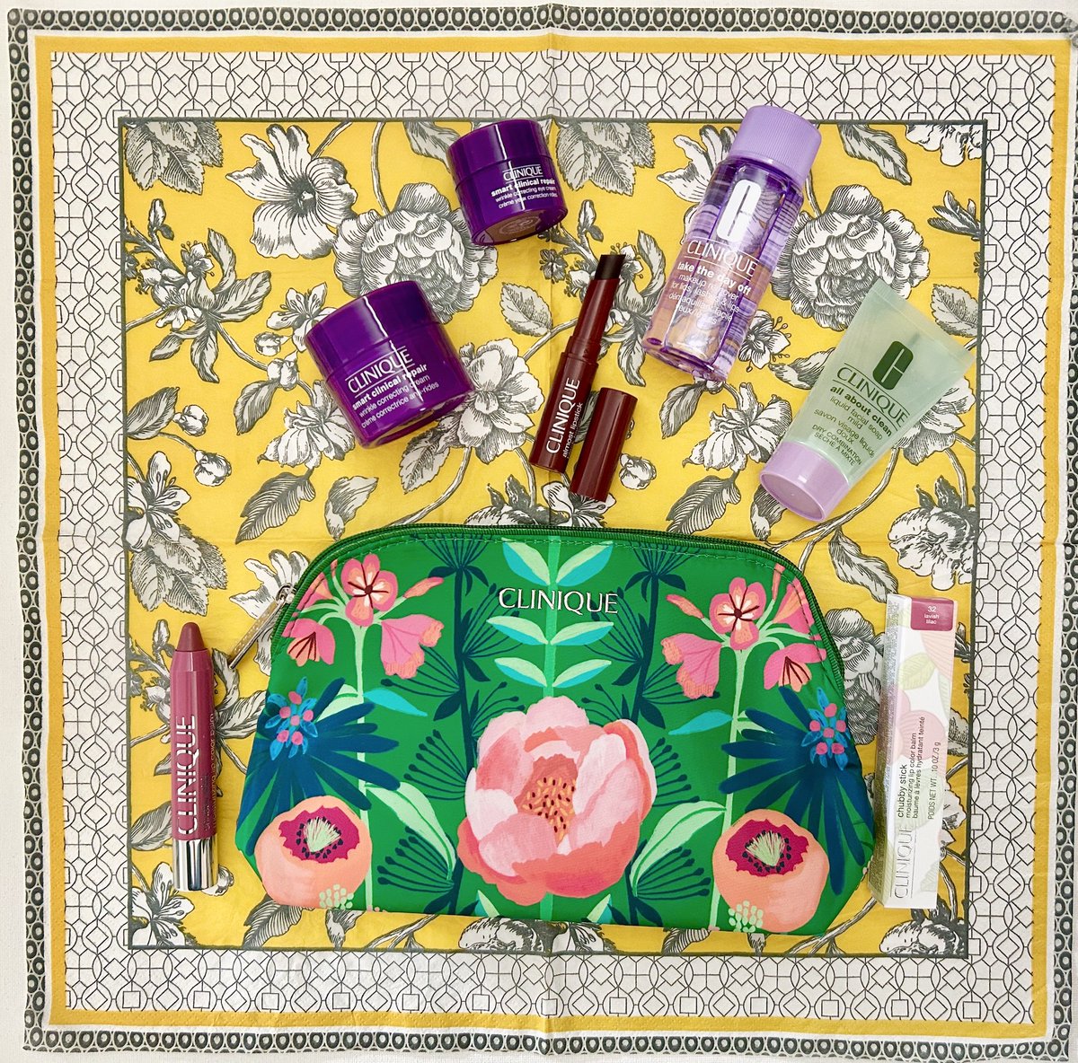 It's my #WeLoveClinique Week and today's X giveaway is the Spring Clinique Gift-With-Purchase set at Shoppers + Chubby Stick Moisturizing Lip Colour Balm in Lavish Lilac. To enter, follow <a href="/davelackie/">dave lackie</a> &amp; RT #win (ends 03/25)