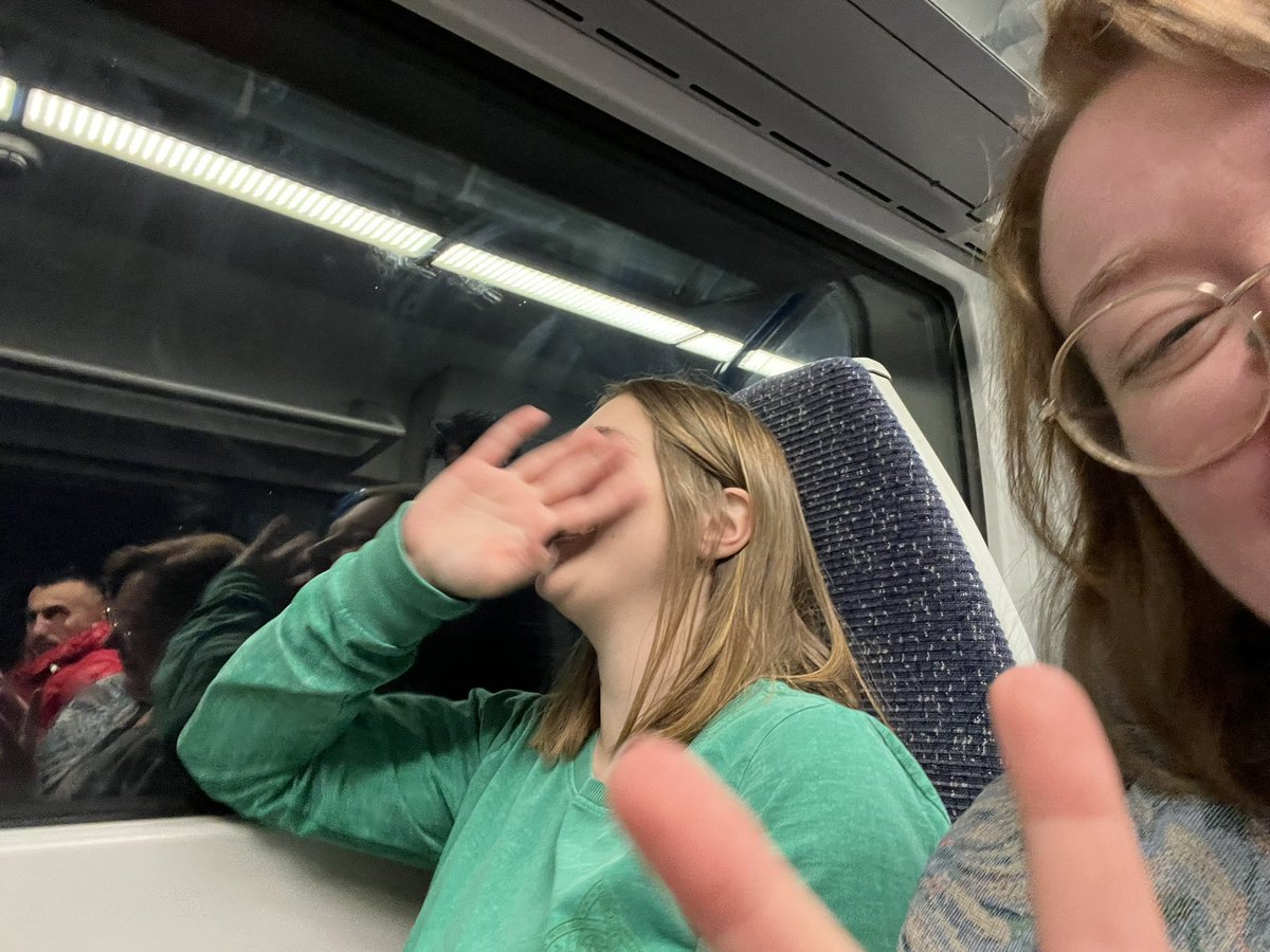 lavenderghostco- L&Co Casebooker/Grade 4🖤🧡💙 tweet media