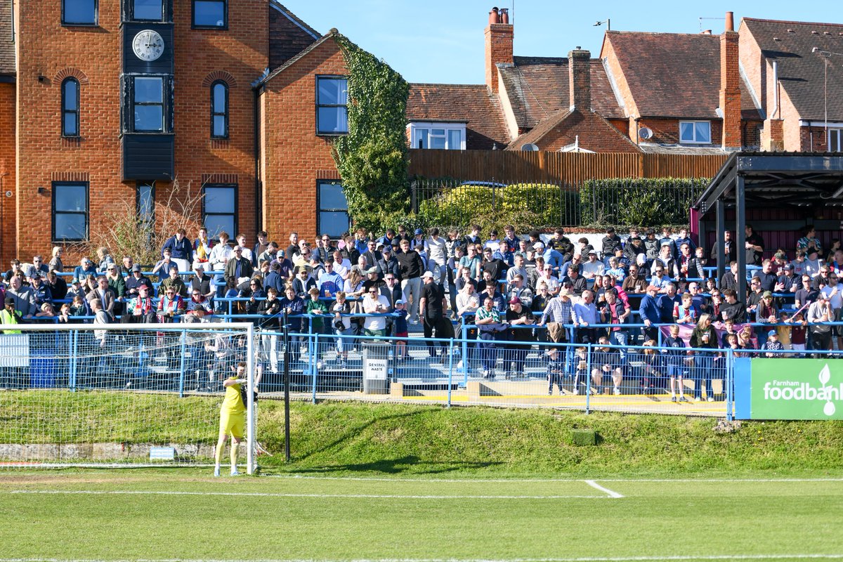 Farnham Town FC tweet media