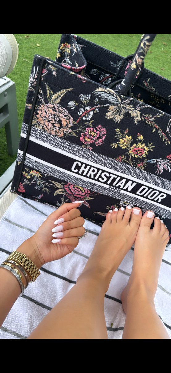 gianna5364's tweet photo. pretty toes, prettier taste https://t.co/gMdi9ZqInu