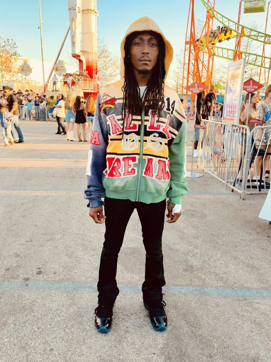 liltrip_t's tweet photo. My lil bro a murderer , they think he the devil to me he perfect 🫶🏽 https://t.co/dNTHMIa0lI