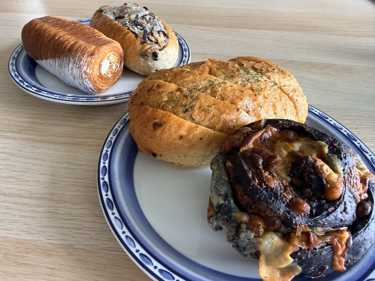 韓国のパンってほんとレベル高い🥐美味しすぎて一気に全部食べた。