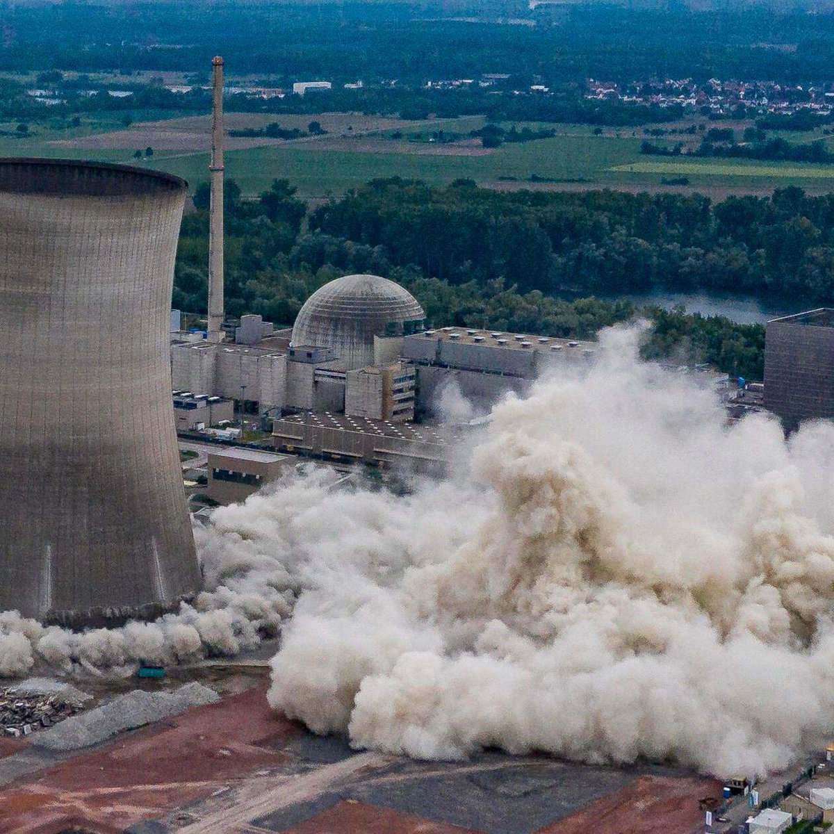 Meister Caligula tweet media