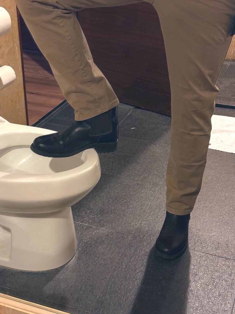 FeetMasterAxel tweet media