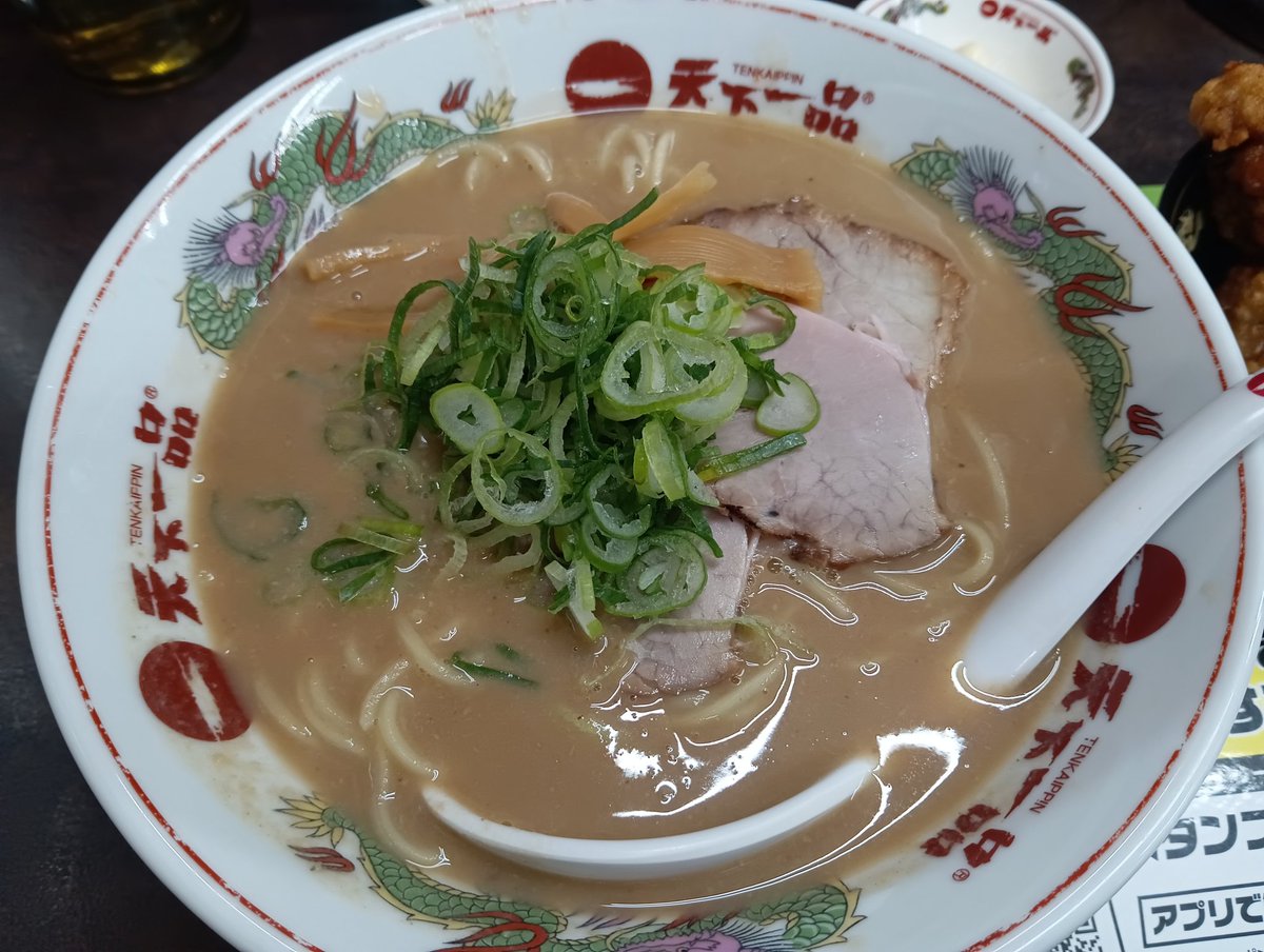 無性に食べたくなる一品。

#天下一品 

いただきます☆彡