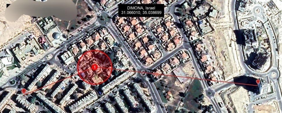 🔴 İran füzesinin isabet ettiği noktaya ilişkin yayımlanan görüntülerin incelenmesi, füzenin Dimona kentindeki yer altı sığınağına isabet ettiğini göstermektedir. 

Bu sığınak, Dimona’daki nükleer tesislere yalnızca yaklaşık 10 kilometre mesafededir. Bazı uzmanlar, bu isabetin