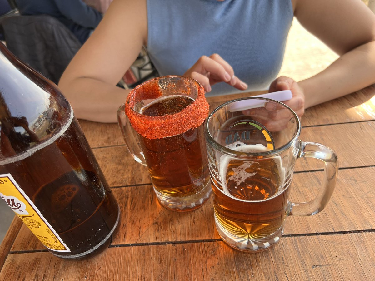 vanne &camil tweet media