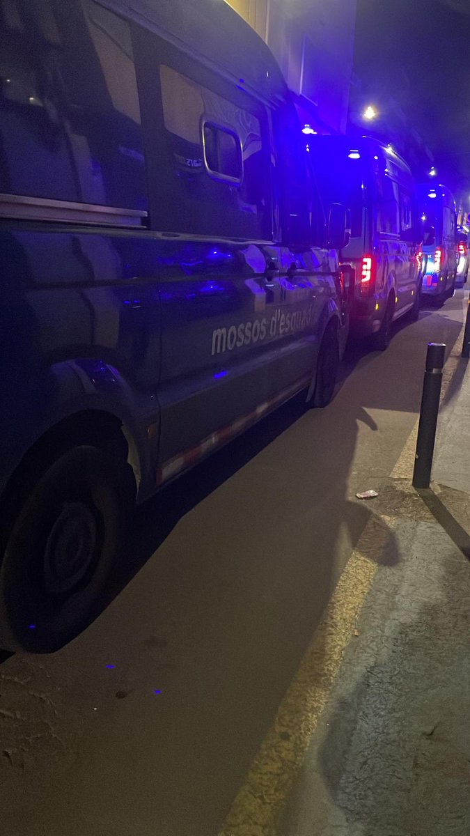 Policia Local Vilanova i la Geltrú ◼ ◼ ◼ ◼ tweet media