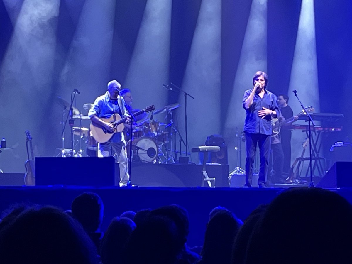 JosCostaPereir3's tweet photo. Tonight at a concert of Portuguese Band #Trovante https://t.co/lStd2oOaHG