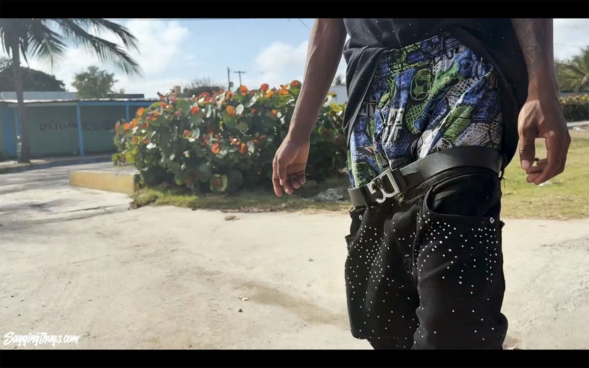 SaggingThugs tweet media