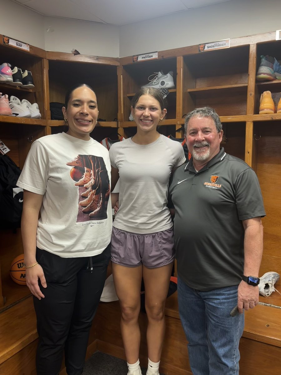 Julia Pfau tweet media