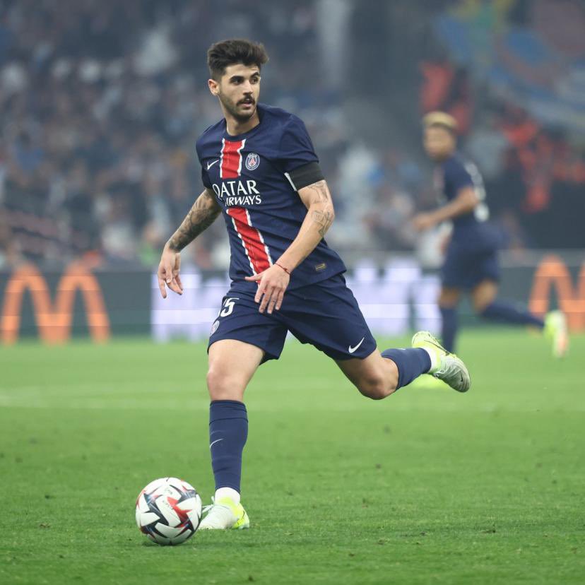 Media Parisien tweet media