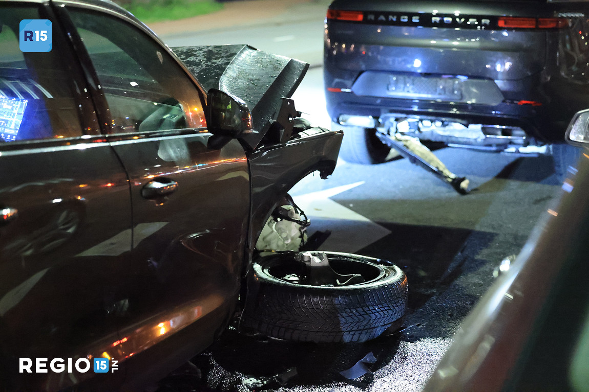 Veel schade na aanrijding in Den Haag