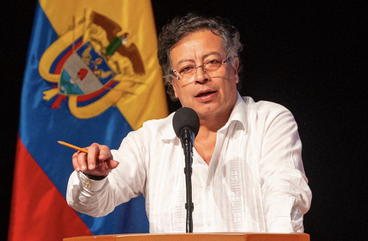 El Universo tweet media