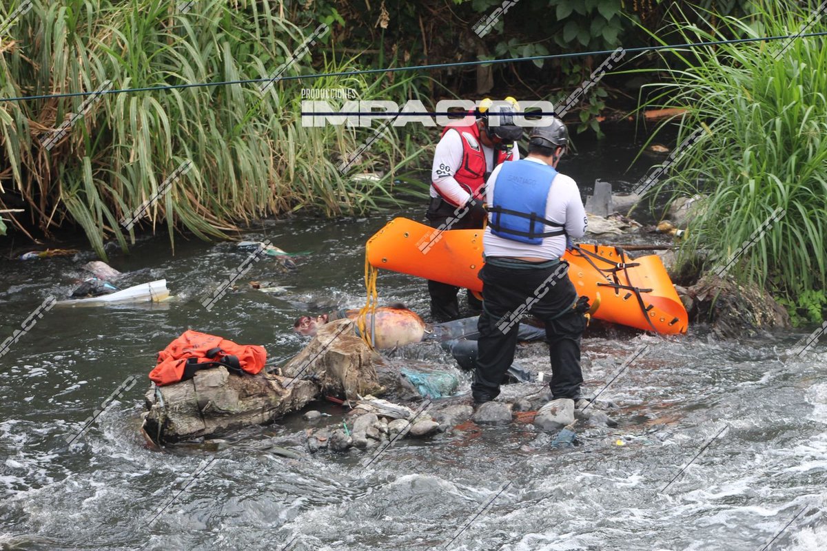 ImpactoNoticiGT's tweet photo. 🚨 #ACTUALIZACIÓN | Recuperan cuerpo sin vida del río Michatoya en Palín.

Autoridades solicitan a la población que, si alguien reconoce las características de la persona, se comunique por los canales oficiales para apoyar en su identificación y notificar a sus familiares. https://t.co/GT8UP8geuC