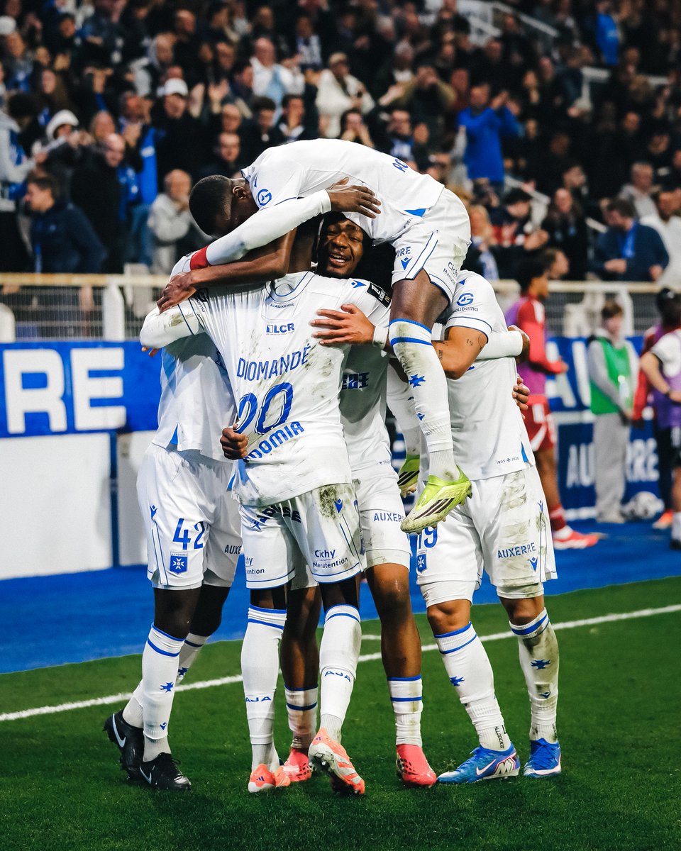 🫂 𝑻𝑬𝑨𝑴 🔵⚪️#TeamAJA #AJASB29 pic.