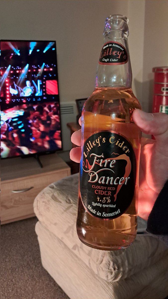 CB_cycles's tweet photo. Tonight's tipple. I'm giving the Lilly's Fire Dancers a go.
Cheers! π» #CiderNight #SomersetCider
Not bad. I see why it's called fire dancer, it's got a bit of a kick π https://t.co/7VQFQxp7LX