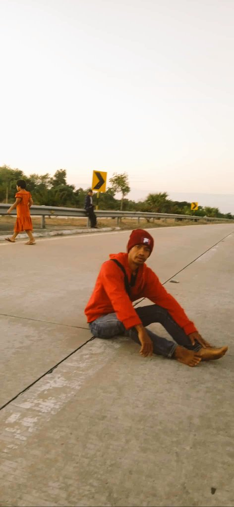 ko Myo. မွန်ပြည်နယ် ဇင်းကျိုက်သား tweet media