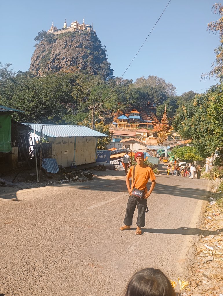 ko Myo. မွန်ပြည်နယ် ဇင်းကျိုက်သား tweet media