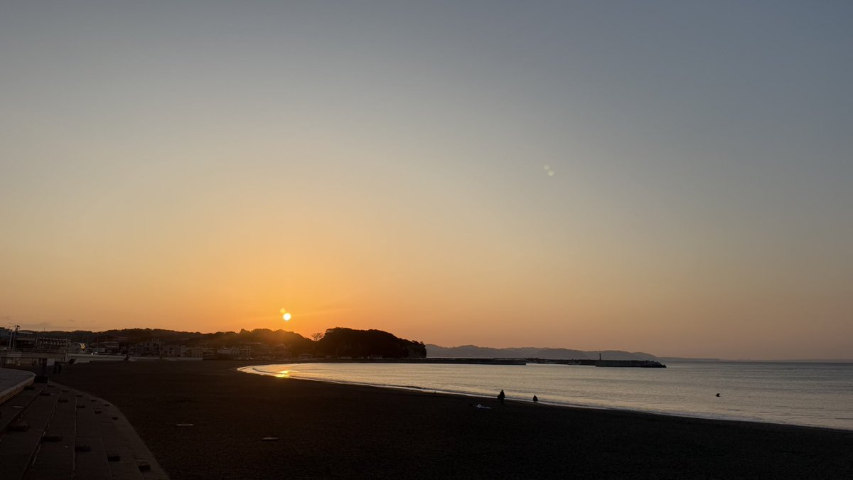 Whimsical beach clean@BC society tweet media