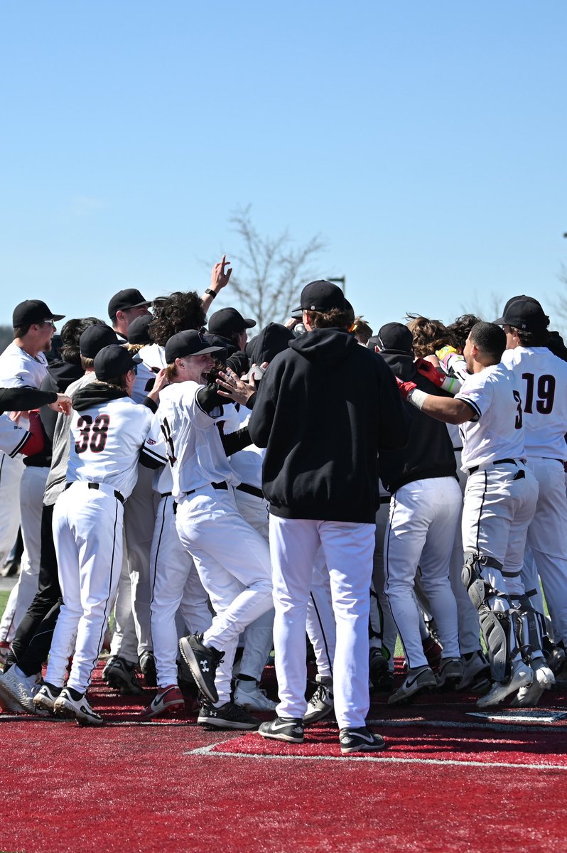 IUPBaseball's tweet photo. He's a baaaaaaaaaaaad man🔥

CAMDEN RHUDE #WALKOFF GRAND SLAM https://t.co/o0A0tZy6SZ