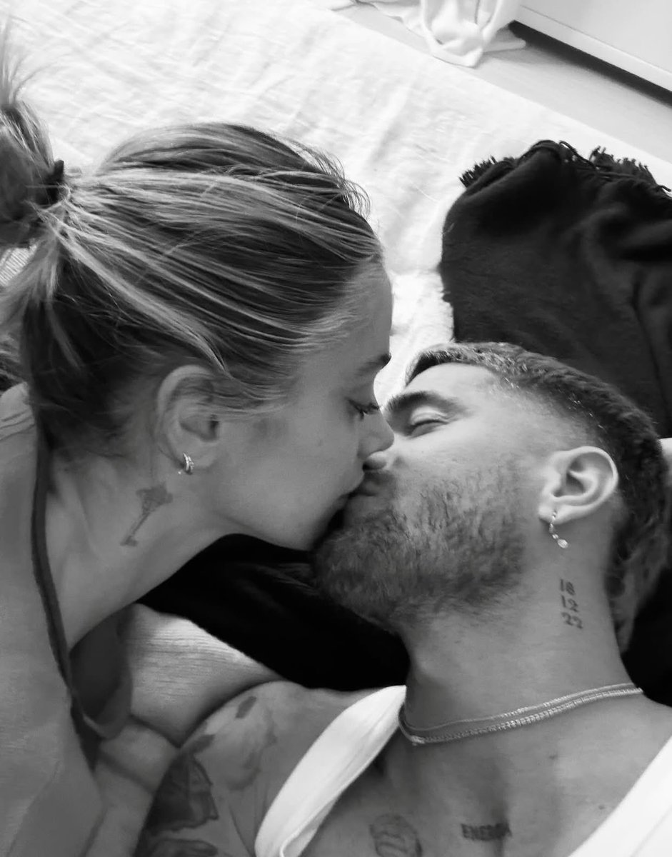 tininewsdaily's tweet photo. “Brindo por tu inalcanzable tarea de ser todos los días alguien mejor, por tu valentía a superar miedos, por tus valores, por tu sensibilidad, por alegrarme la vida.
Acá voy a estar siempre, porque hay lazos que van más allá de todo(…)” https://t.co/Y5GbvawUj3