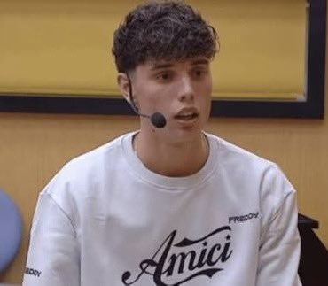 FaroneLore20850's tweet photo. CHI È USCITO                       CHI DOVEVA           
                                                             USCIRE
#amici25 https://t.co/BBUoSrXCbI