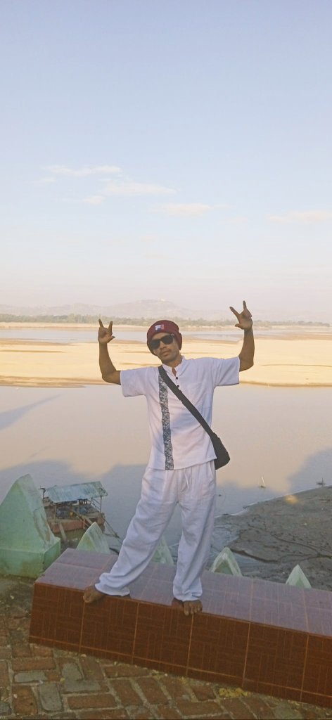 ko Myo. မွန်ပြည်နယ် ဇင်းကျိုက်သား tweet media