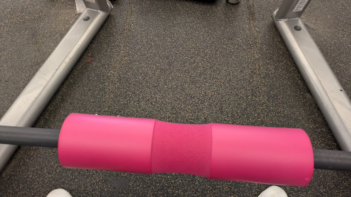 FlightNoSix's tweet image. Carsen thought a pink spreadsheet at the gym would embarrass me, girl please we are #comfortable
