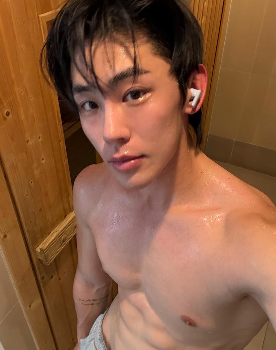 Actzoon's tweet photo. Hwang Junsu 🥵🫣 https://t.co/v1cSIVssrN