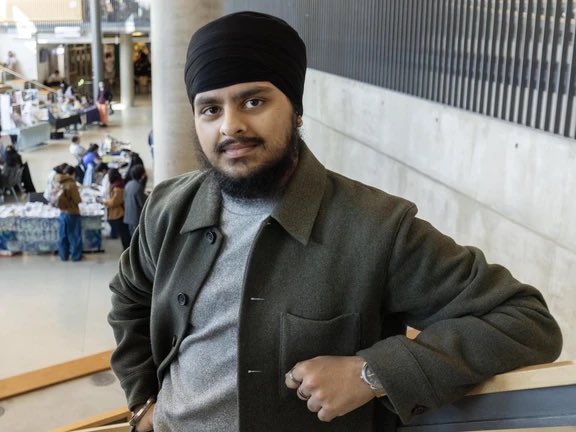 604RAW's tweet image. International students in Surrey are being offered $10,000 to commit extortion crimes 😳

Mohkam Singh Malik, a community leader says recruiters are targeting students struggling with high tuition and tough job hunts. They promise easy money for what they call “harmless” crimes.