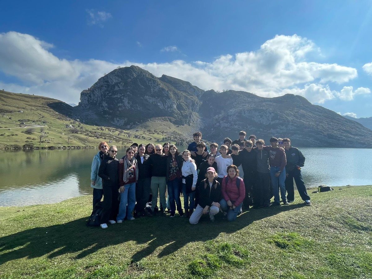 iesescultorjuan's tweet photo. Dia 3 del intercambio con el Henfling-Gymnasium (Alemania): Fuimos a la cueva de Tito Bustillo, a los Lagos de Covadonga y a Covadonga. The sun is shining! ☀️ #ejvproyectos https://t.co/L3pt0VBm8m