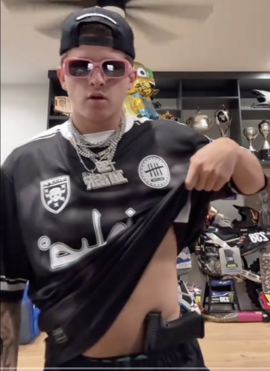 BobItsABoy tweet media