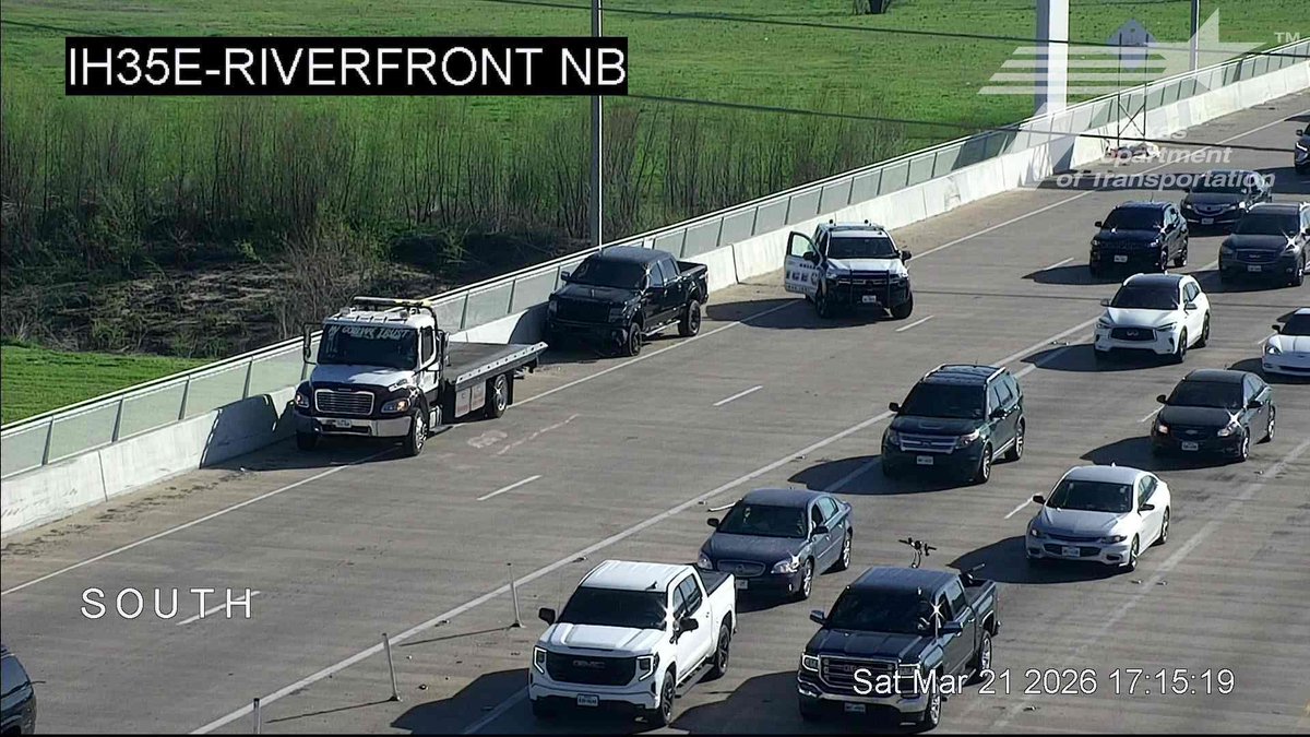 krldtraffic's tweet image. #OakCliff: NB IH-35E @ Riverfront, incident on the right shoulder has traffic slow from Marsalis @KRLD #KRLDTraffic #1080KRLD #trafficalert @TxDOTDallas