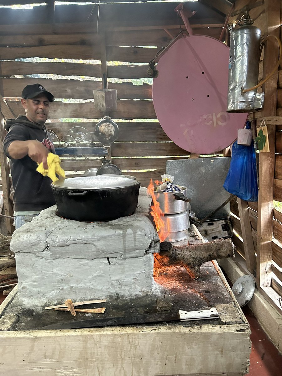 José E. Devárez tweet media